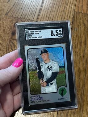 2022 TOPPS HERITAGE #44 AARON JUDGE  NEW YORK YANKEES BASEBALL HOME-RUNS SGC 8.5